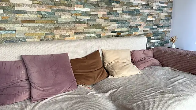 Snapshot of Aurora_5 chatting on March 6, 2026, 2:45 pm Aurora 5 online show from March 6, 2026, 2:45 pm