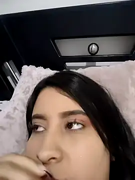 mialorents online show from October 18, 2025, 6:32 pm