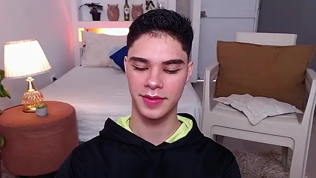 juanes puthee online show from November 15, 2025, 1:04 pm