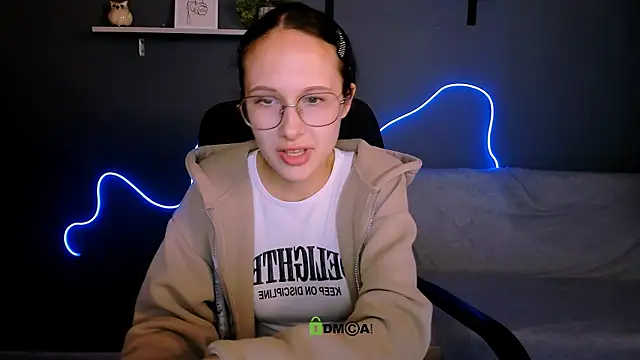 mona cloud online show from September 24, 2025, 7:31 pm