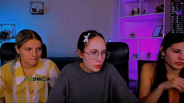 mona cloud online show from November 18, 2025, 8:56 pm