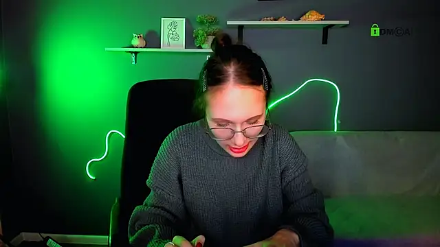 mona cloud online show from October 16, 2025, 7:55 pm