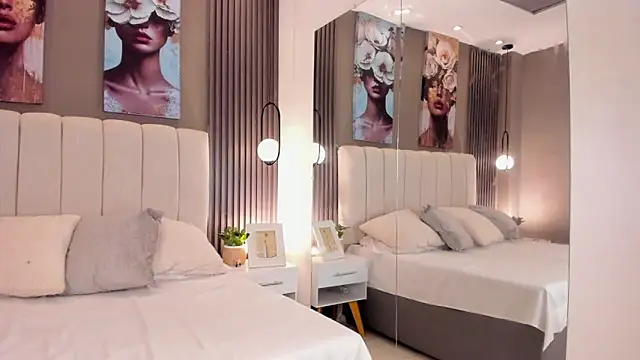 GiannaColling1 online show from November 19, 2025, 8:53 pm