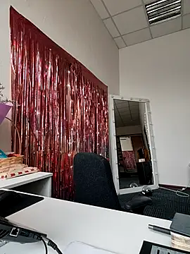 Juicy PeachLux online show from October 16, 2025, 8:44 am