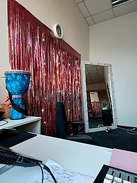 Juicy PeachLux online show from November 20, 2025, 5:52 am