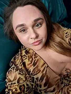 Juicy PeachLux online show from January 14, 2026, 6:11 pm