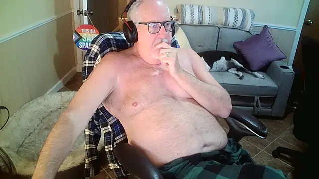 superbearboss online show from April 28, 2026, 3:49 pm