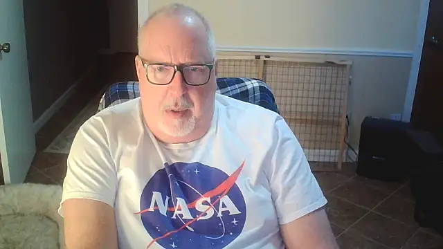 superbearboss online show from October 20, 2025, 1:11 pm