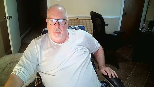 superbearboss online show from October 28, 2025, 2:16 pm