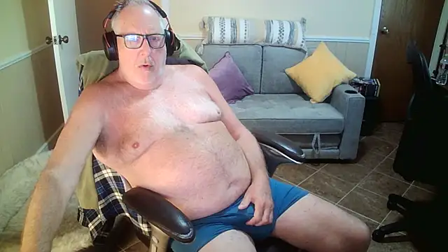 superbearboss online show from June 15, 2026, 8:41 pm