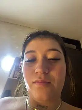 Snapshot of Karina_Leon chatting on July 2, 2026, 3:23 am Karina Leon online show from July 2, 2026, 3:23 am
