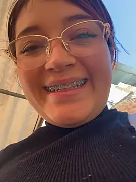 Snapshot of Karina_Leon chatting on July 6, 2026, 8:22 pm Karina Leon online show from July 6, 2026, 8:22 pm