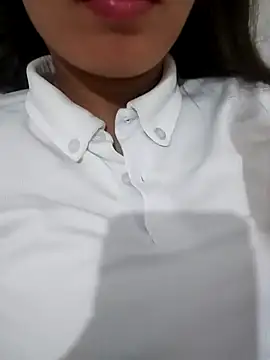 saraaxx1 online show from May 13, 2026, 2:57 pm
