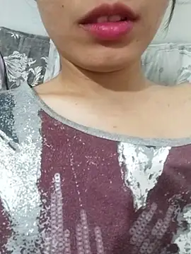 saraaxx1 online show from May 8, 2026, 4:22 pm