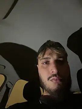 Snapshot of Bello98sud chatting on September 24, 2025, 11:10 pm Bello98sud online show from September 24, 2025, 11:10 pm