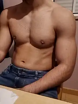 Snapshot of LucianDraven chatting on March 5, 2025, 11:49 pm LucianDraven online show from March 5, 2025, 11:49 pm