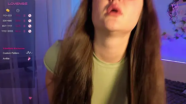 MiraLuccian online show from September 8, 2025, 7:13 pm