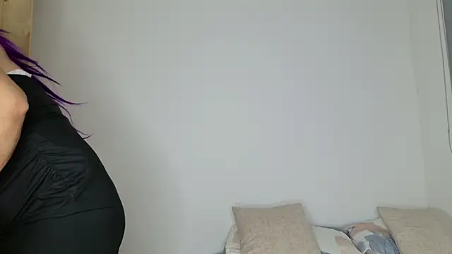 Snapshot of isahilton1 chatting on February 11, 2026, 12:05 pm isahilton1 online show from February 11, 2026, 12:05 pm