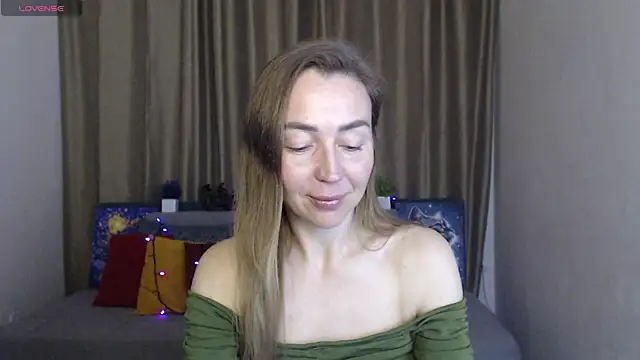 Snapshot of Kiss_julli88I chatting on March 16, 2025, 9:37 pm Kiss julli88I online show from March 16, 2025, 9:37 pm