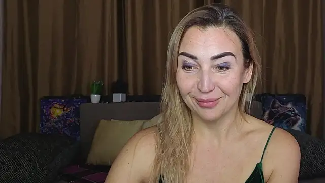 Snapshot of Kiss_julli88I chatting on January 17, 2026, 6:33 pm Kiss julli88I online show from January 17, 2026, 6:33 pm