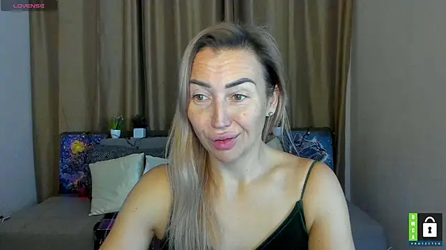 Snapshot of Kiss_julli88I chatting on November 25, 2025, 6:30 pm Kiss julli88I online show from November 25, 2025, 6:30 pm