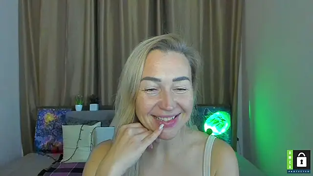 Snapshot of Kiss_julli88I chatting on November 8, 2025, 6:33 pm Kiss julli88I online show from November 8, 2025, 6:33 pm