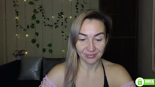 Snapshot of Kiss_julli88I chatting on December 18, 2025, 6:23 pm Kiss julli88I online show from December 18, 2025, 6:23 pm