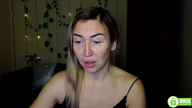 Snapshot of Kiss_julli88I chatting on January 6, 2026, 6:23 pm Kiss julli88I online show from January 6, 2026, 6:23 pm