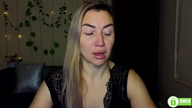 Snapshot of Kiss_julli88I chatting on January 14, 2026, 6:22 pm Kiss julli88I online show from January 14, 2026, 6:22 pm