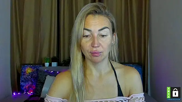 Snapshot of Kiss_julli88I chatting on October 18, 2025, 5:31 am Kiss julli88I online show from October 18, 2025, 5:31 am