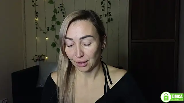 Snapshot of Kiss_julli88I chatting on December 20, 2025, 6:33 pm Kiss julli88I online show from December 20, 2025, 6:33 pm