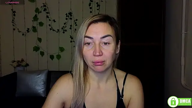 Snapshot of Kiss_julli88I chatting on January 13, 2026, 6:23 pm Kiss julli88I online show from January 13, 2026, 6:23 pm