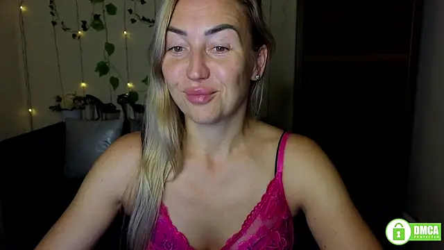 Snapshot of Kiss_julli88I chatting on September 19, 2025, 5:28 pm Kiss julli88I online show from September 19, 2025, 5:28 pm