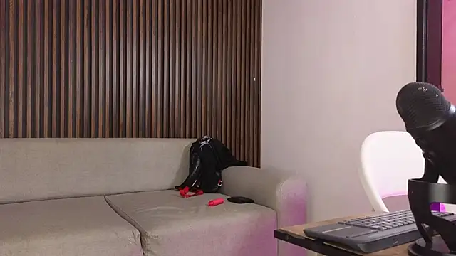 troy rouge online show from September 8, 2025, 7:24 pm