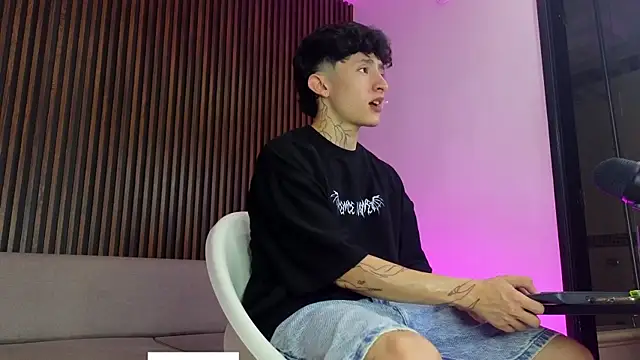 troy rouge online show from September 17, 2025, 7:27 pm