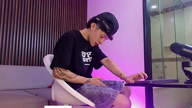 troy rouge online show from September 15, 2025, 7:36 pm