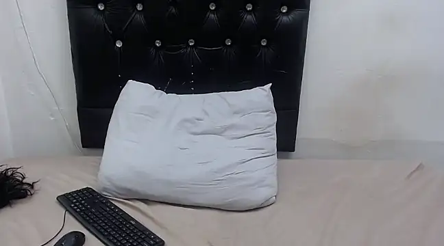 Snapshot of NICKY19XX chatting on March 8, 2025, 2:23 am NICKY19XX online show from March 8, 2025, 2:23 am