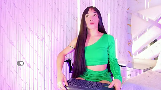 Small Hot19 online show from May 9, 2026, 11:02 am