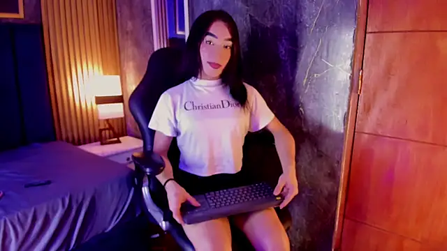 Small Hot19 online show from April 22, 2026, 6:09 am