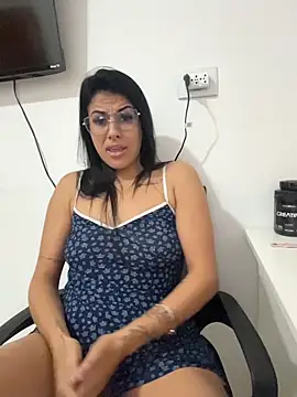 Snapshot of jheicylli chatting on April 25, 2026, 1:41 pm jheicylli online show from April 25, 2026, 1:41 pm