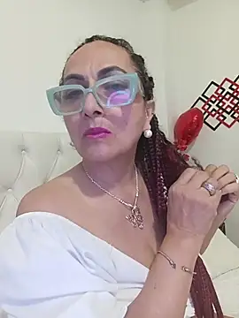 Snapshot of AlessandraLeroy chatting on July 5, 2026, 12:37 am AlessandraLeroy online show from July 5, 2026, 12:37 am