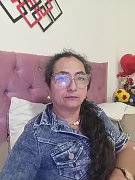 AlessandraLeroy online show from June 3, 2026, 12:44 am