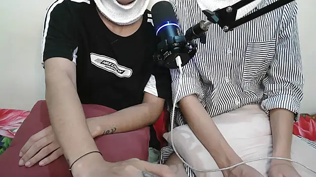 NaughtyThrouple007 online show from September 14, 2025, 6:08 pm