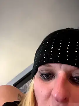 KITTYBOOBOOFUXX online show from March 17, 2026, 7:22 am