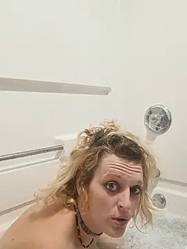 KITTYBOOBOOFUXX online show from October 28, 2025, 2:01 am