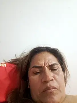 Snapshot of Milena_Foox chatting on March 17, 2025, 8:40 am Milena Foox online show from March 17, 2025, 8:40 am