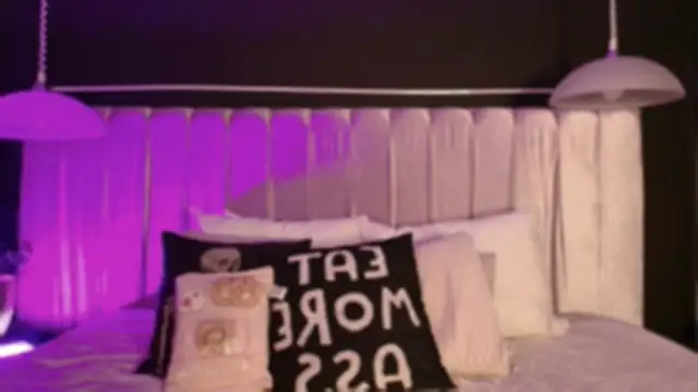 Zhally Dee online show from September 17, 2025, 7:49 pm