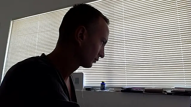 Snapshot of TheDaddy005 chatting on May 15, 2026, 4:38 pm TheDaddy005 online show from May 15, 2026, 4:38 pm