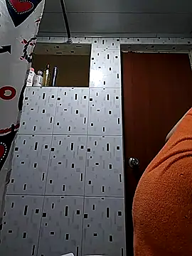 esmeralda jadees online show from November 1, 2025, 8:57 pm