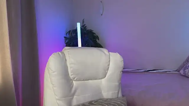  Vikky Moon  online show from May 9, 2026, 12:58 am